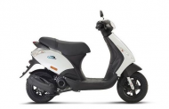 مميزات وسعر دراجة نارية بياجيو سكوتر Piaggio Zip 50 4t 2017